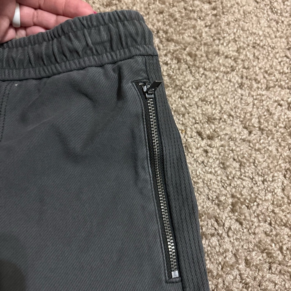 Athleta Shorts Size 0 - Picture 4 of 6